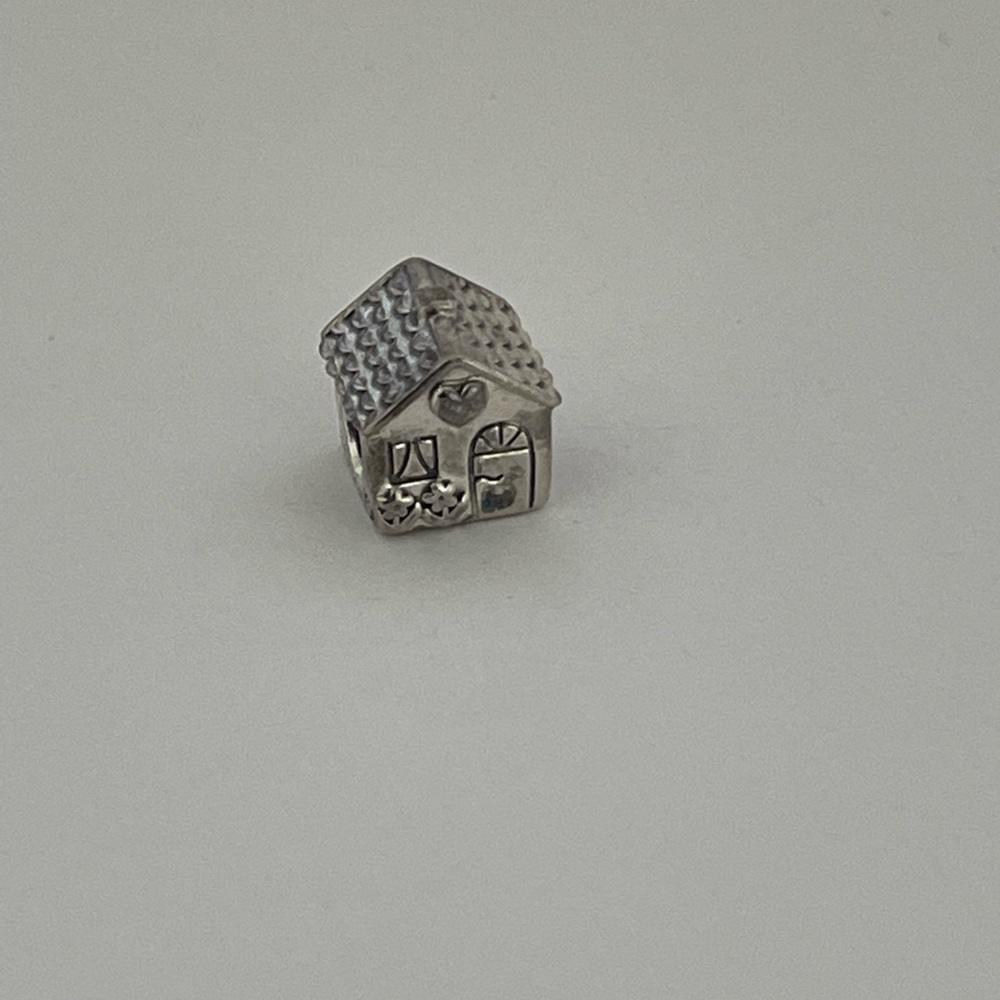 Pandora s925 ale house charm